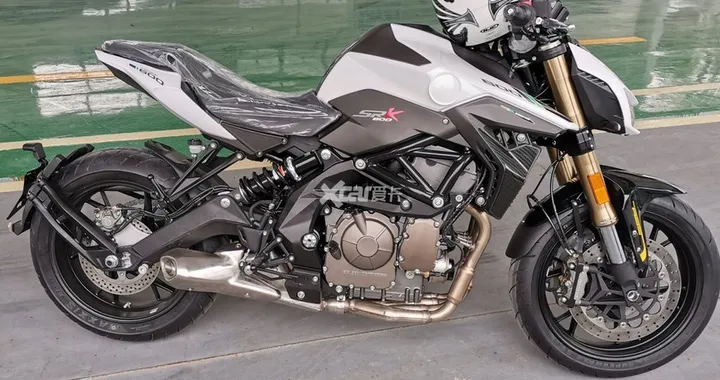 Benelli SRK600: nuove foto-spia dal web