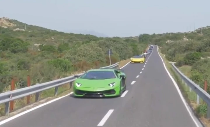 Lamborghini Esperienza Giro Sardegna: tori in Costa Smeralda [Video]