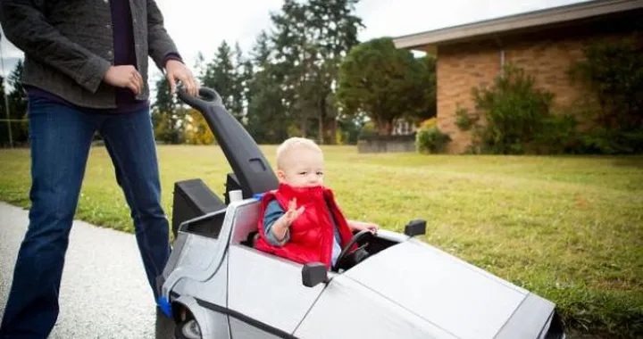 Il costume per Halloween? Una DeLorean