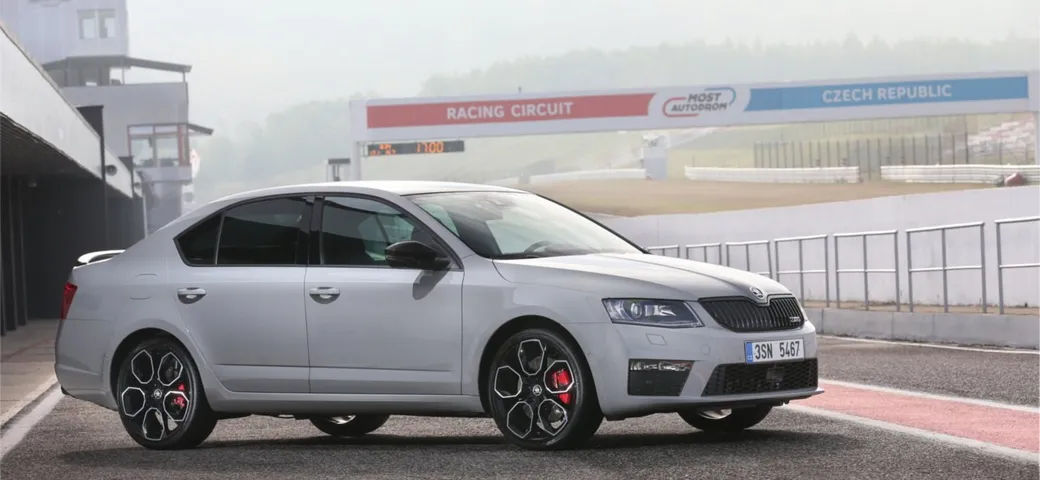 Skoda Octavia RS 230 guidata da Hans- Joachim Stuck [video]