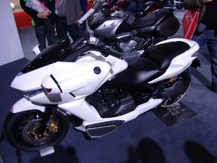 Intermot 2008: Honda DN-01 in bianco