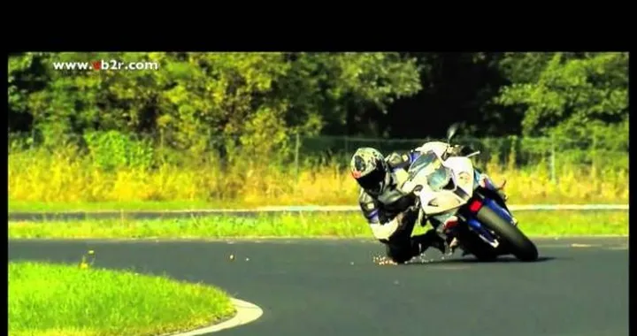 BMW S1000RR vs Porsche 997 GT3 RS /video