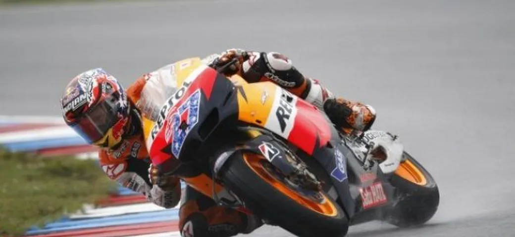 MotoGP, Brno: domina Stoner in solitaria, ma Dovizioso e SuperSic sono sul podio. Rossi 6°.