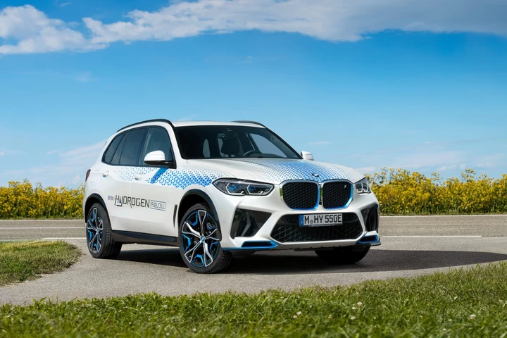 BMW iX5 Hydrogen: la nuova creatura di Monaco di Baviera