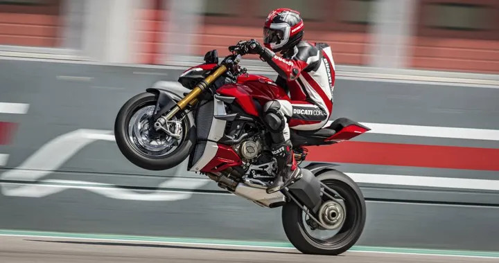 Ducati, in arrivo una Streetfighter V2?
