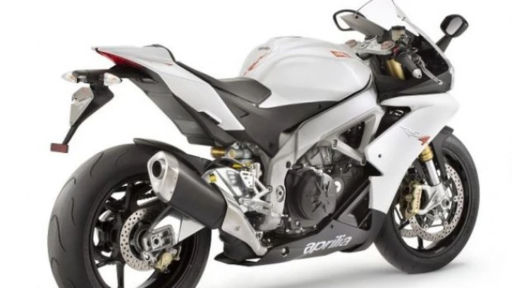 Aprilia RSV4 R APRC: ecco le prime foto