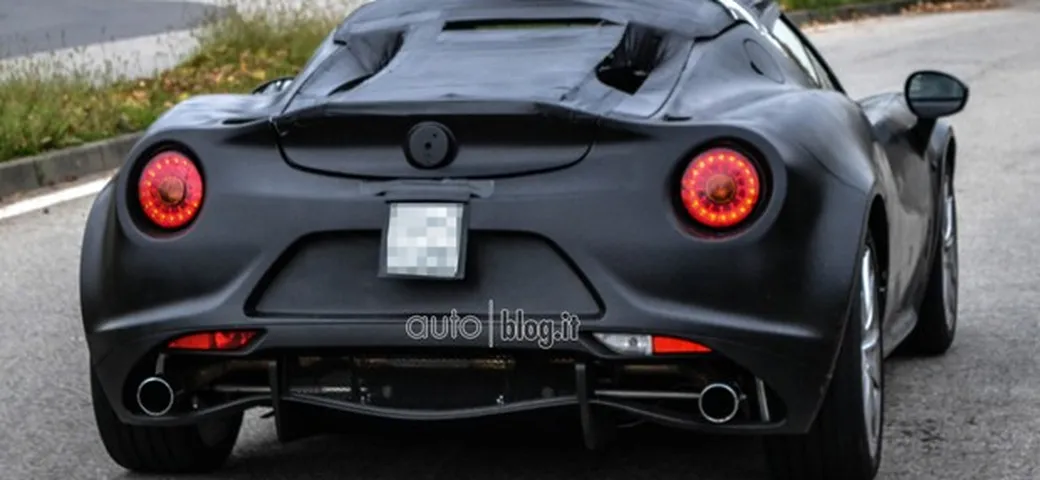 Alfa 4C Spider: informazioni e prime foto spia