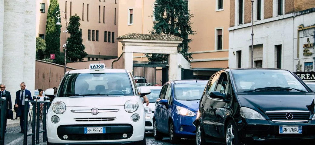 Italia, nessuno come noi in Europa: dominio per numero di auto per abitante