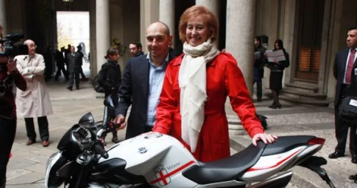 Una MV Agusta Brutale 990R per il nuovo logo della Città di Milano