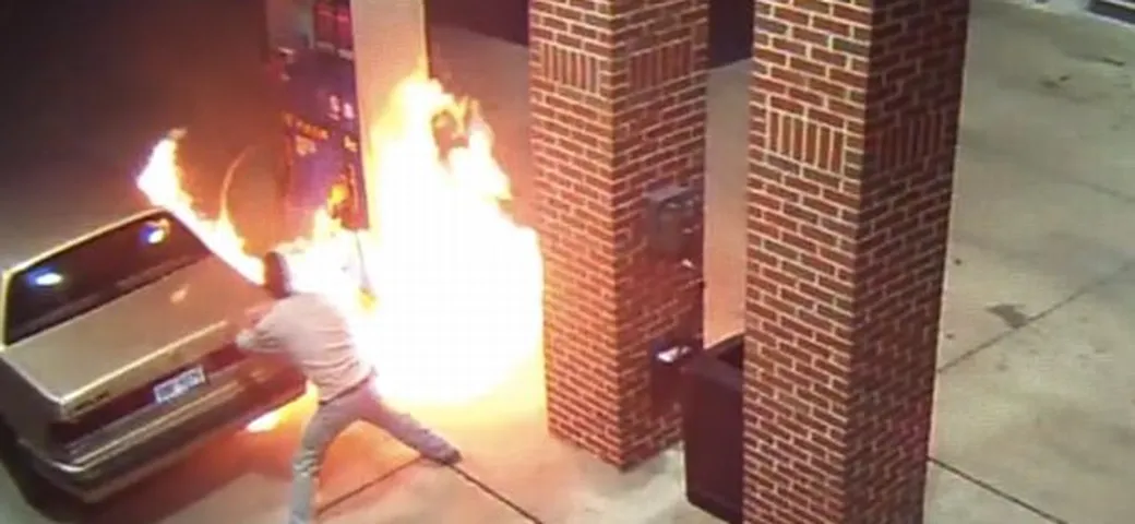 Causa un incendio per uccidere il ragno [Video]