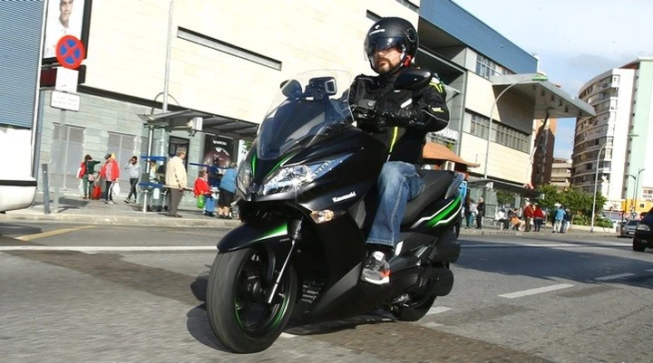 Kawasaki J125 2016: la prova su strada
