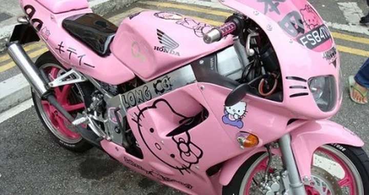 Hello Kitty invade il pianeta moto