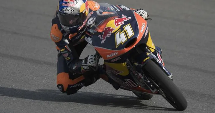 Moto3 Sepang: pole di Binder, e sei! Il diluvio condiziona le qualifiche. Bagnaia in prima fila, tre italiani nella top ten