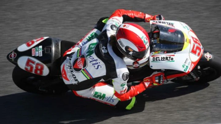 Marco Simoncelli domina la gara dell'Estoril e riapre il Mondiale 250