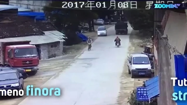 Furgone impazzito rischia di causare una tragedia [VIDEO]