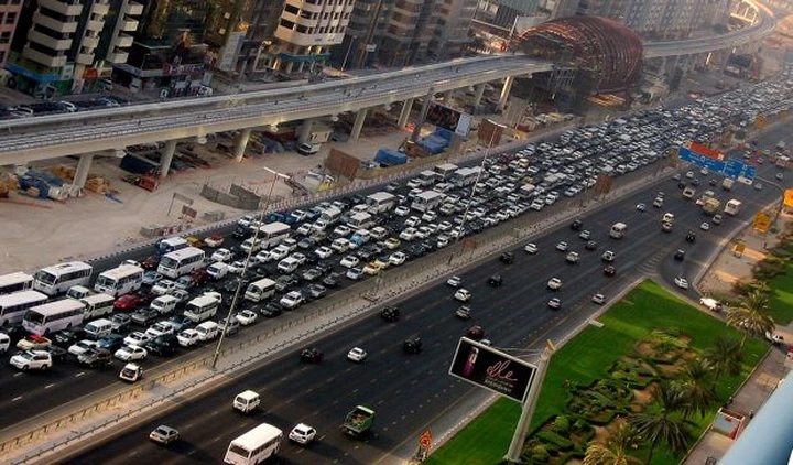 Anche a Dubai ci sono problemi di traffico