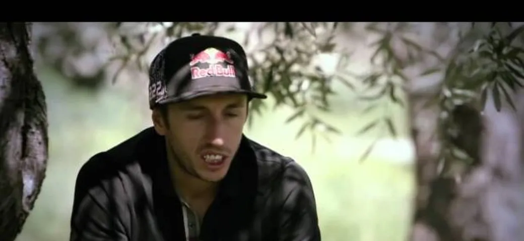 Trailer “Velocità, Fango e Gloria” dedicato a Tony Cairoli /video