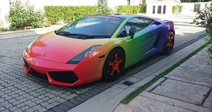 Lamborghini Gallardo: un esemplare in stile arcobaleno