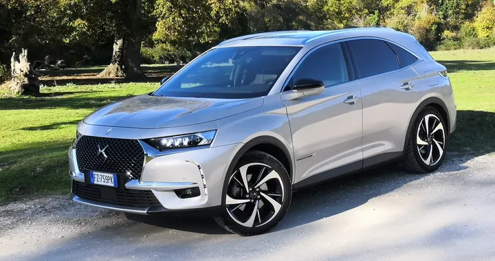 DS 7 Crossback E-Tense 4x4 Grand Chic: la prova su strada