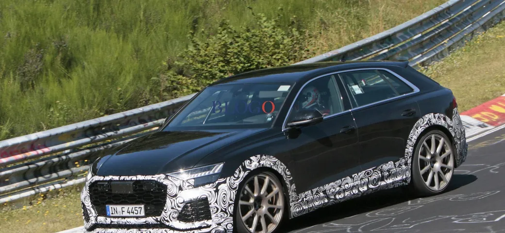 Audi Q8: foto spia della versione RS