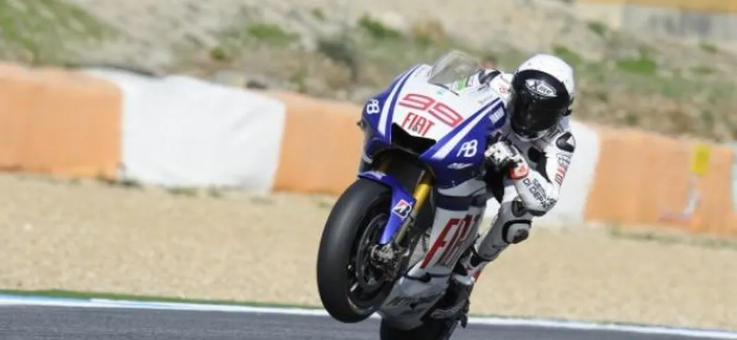 MotoGP, Valencia: Jorge Lorenzo il più veloce nella seconda sessione di prove libere. Secondo Stoner, Rossi solo nono