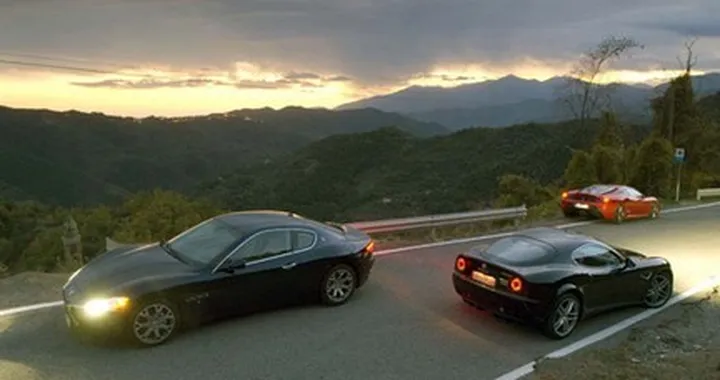 Edmunds confronta Ferrari 430 Scuderia, Alfa Romeo 8C Competizione e Maserati Granturismo