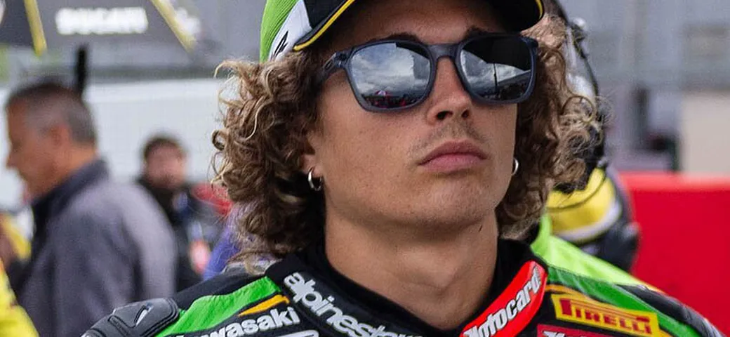 Axel Bassani conquista la patente moto: l'ironia di un campione