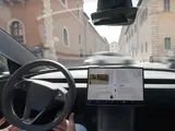 Tesla testa la guida autonoma Full Self-Driving nel traffico romano