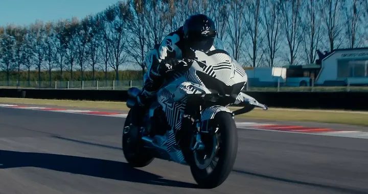 CFMOTO V4 da 210 CV: la superbike cinese entra in produzione