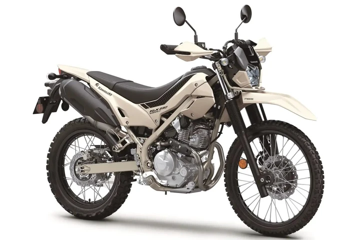 Kawasaki sforna una bomba dual sport: Sherpa S, piccola, leggera, inarrestabile