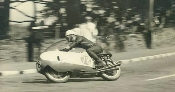 Dalle VHS a YouTube: le roadrace britanniche degli anni '60