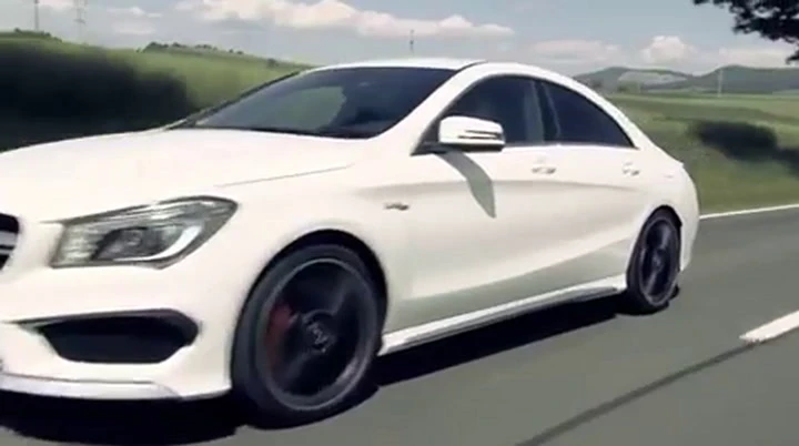 Mercedes A 45 AMG e Lewis Hamilton