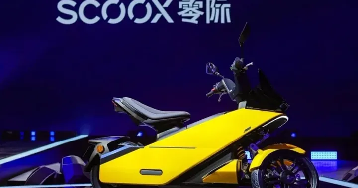 Scoox ZeroX7: scooter elettrico compatto con direzione monobraccio