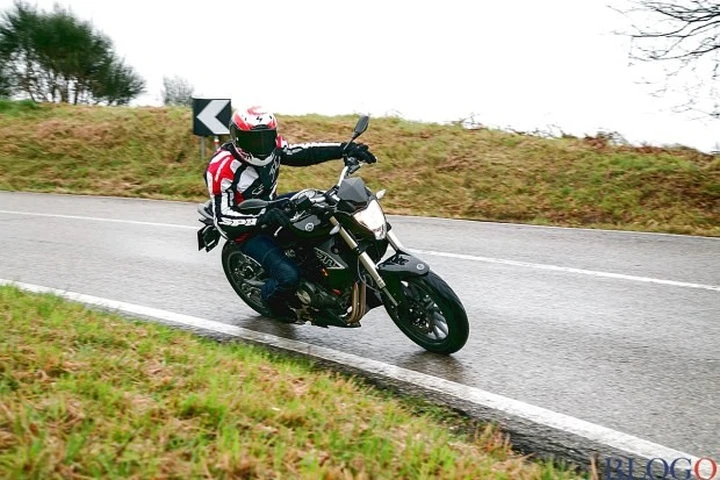 Benelli BN302 2015: la prova su strada