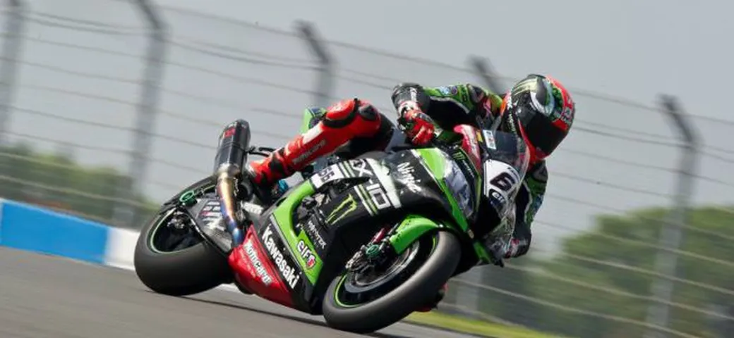 SBK Donington, doppietta di Sykes con Rea solido in vetta. Le Kawasaki allungano…