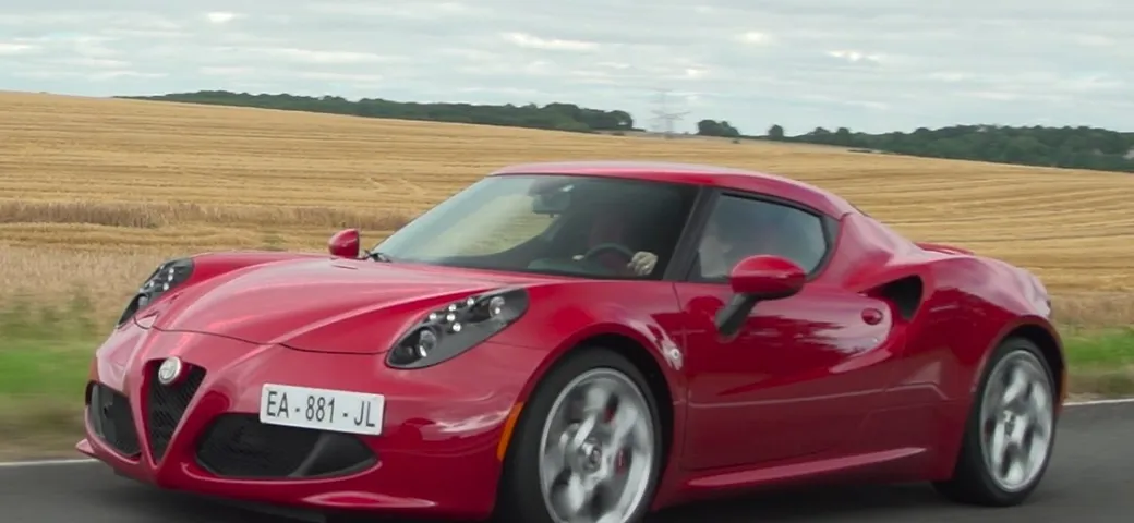 Alfa Romeo 4C4Ever: il video con i proprietari della sportiva