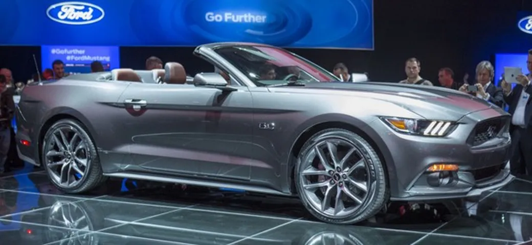 Nuova Ford Mustang Convertible 2015: le immagini della presentazione