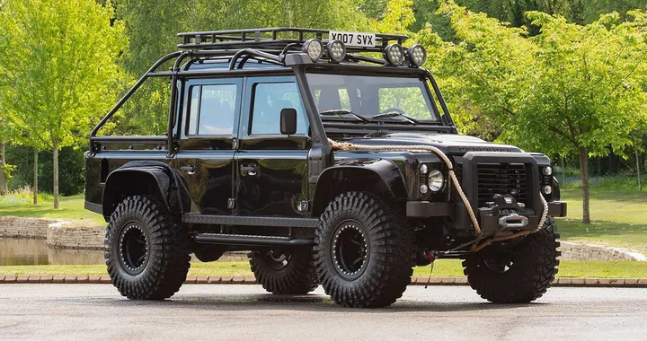 Land Rover Defender Spectre: in vendita quella di James Bond