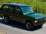 Il restomod del 4x4 di lusso prodotto a Maranello con motore V8