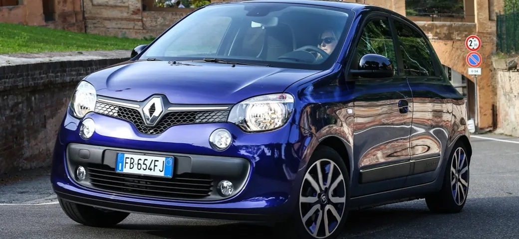 Renault Twingo: arrivano l'automatica e la Lovely