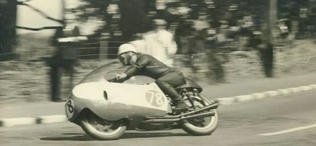 Dalle VHS a YouTube: le roadrace britanniche degli anni '60