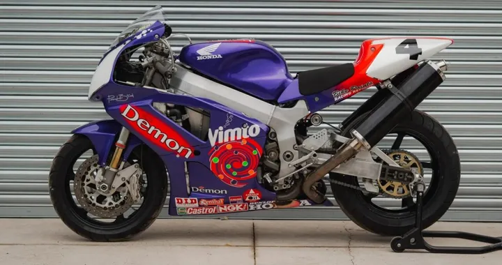 Honda VTR1000 SP-1, all’asta le moto di Dunlop e McGuinness