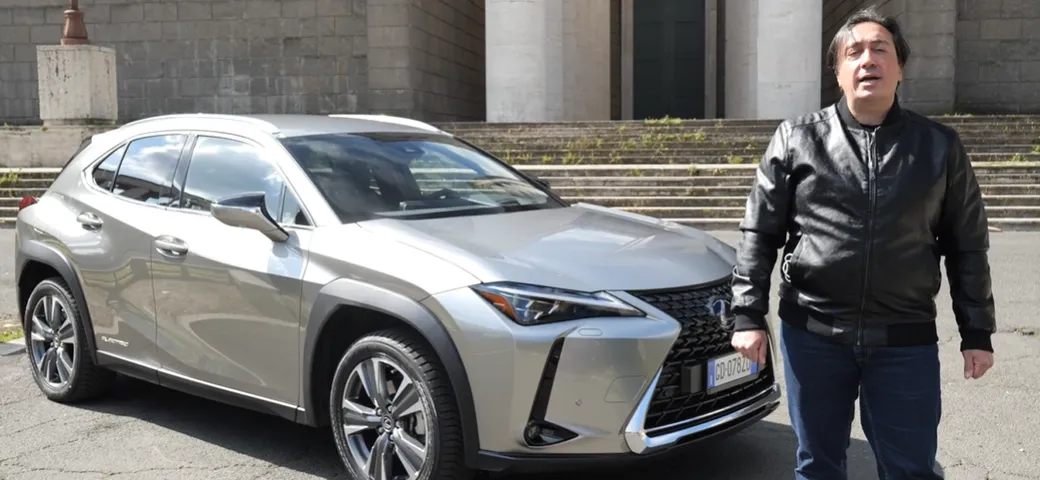 Lexus UX300e: la prova su strada