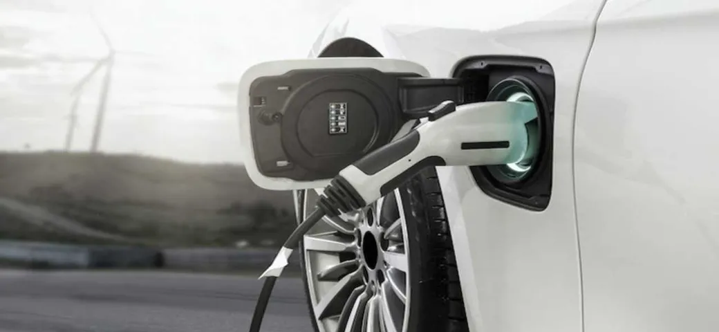 Auto elettriche: ricariche gratis solo se anche la benzina è gratis