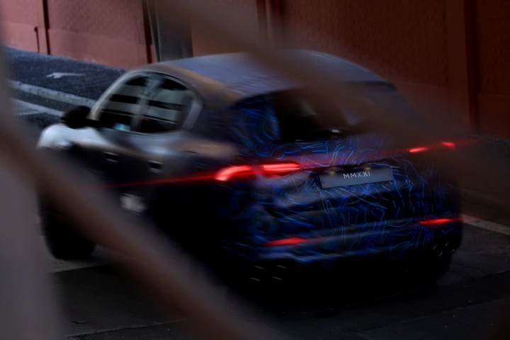 Maserati Grecale: un muletto dell'inedito SUV si schianta a Torino