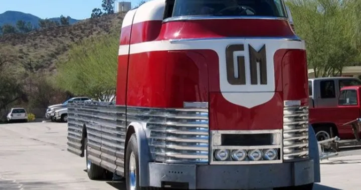 GM Futurliner: un esemplare del 1941 è trasformato in carro attrezzi!