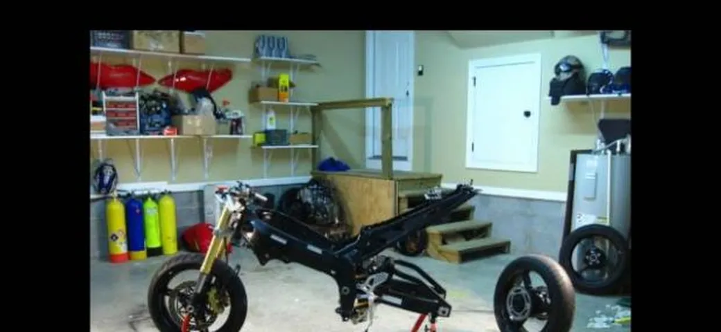 GSX-R self-assembling, quando le moto si costruiscono da sole