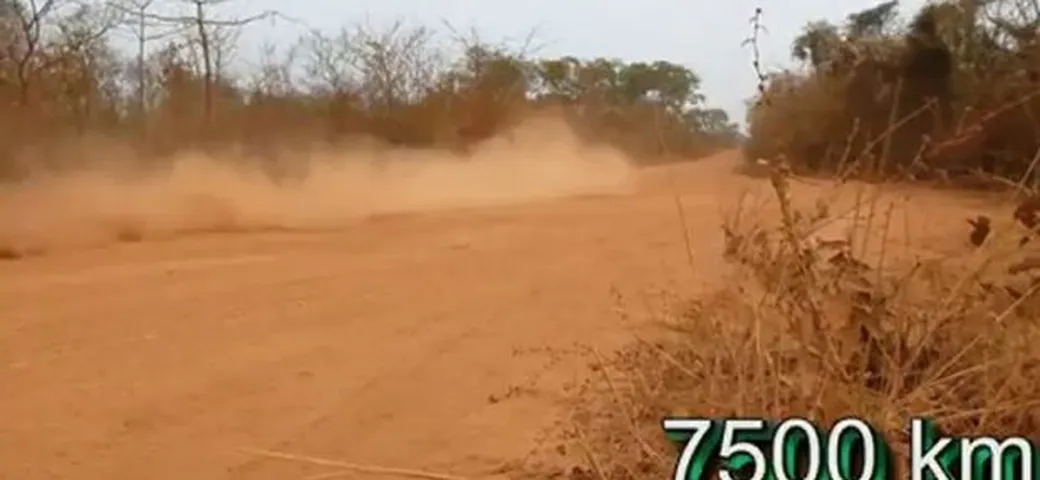 Dalla Sierra Leone alla Francia in sella a una TVS Apache 160cc