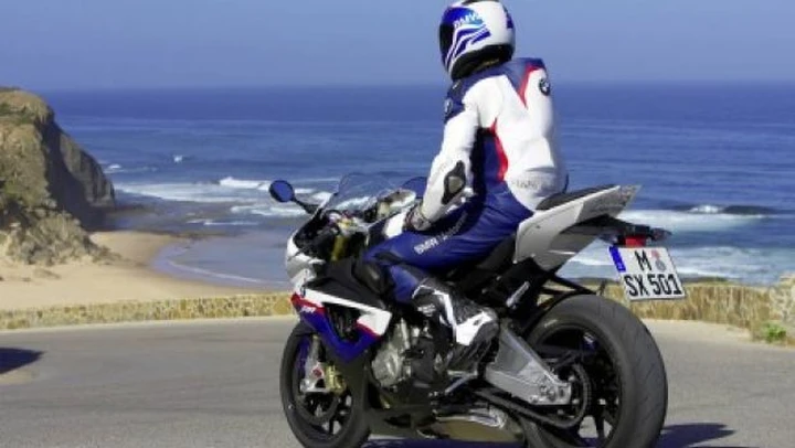 DoubleR: l'abbigliamento tecnico da pista di BMW Motorrad