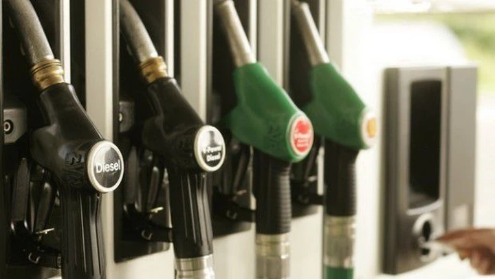Prezzi benzina: il 2015 si chiude con qualche altro ribasso